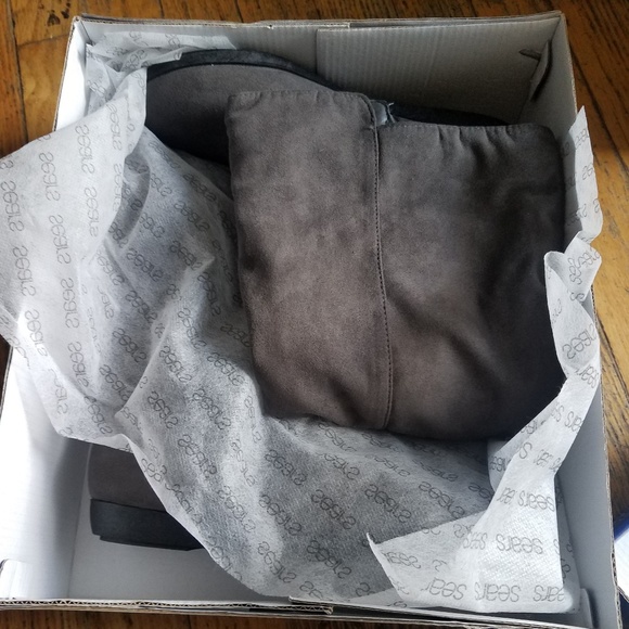 NIB Simply Styled size 6 - Picture 2 of 5